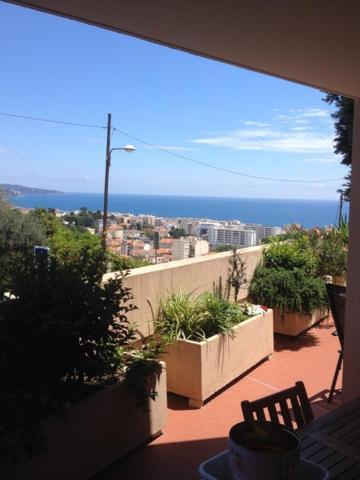 Relaxing Place With Wonderful View...Calme Avec Vue Magnifique Sur La Baie Des Anges, Mais En Campagne A 12 Minutes De La Promenade Des Anglais Nisa Exterior foto